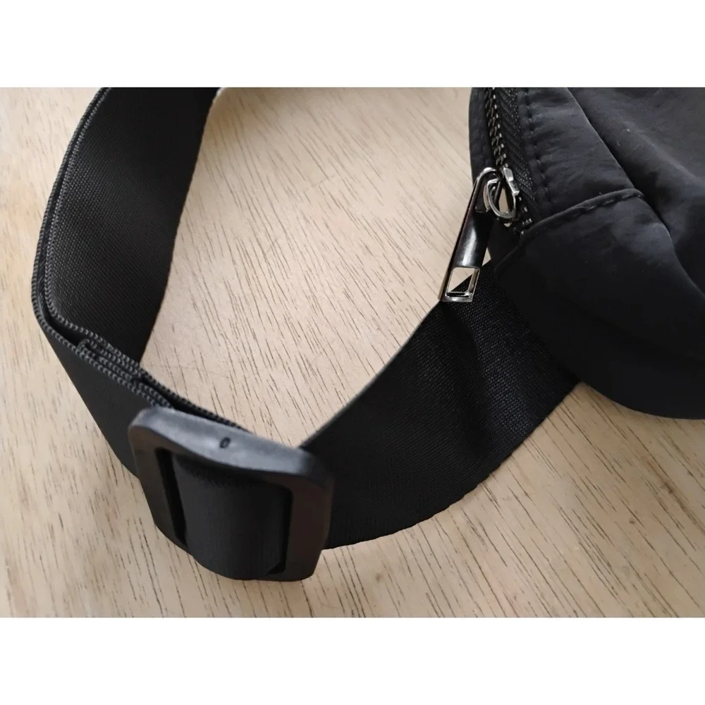 Women's Athleta Belt Bag Black Strap Crossbody Shoulder Purse